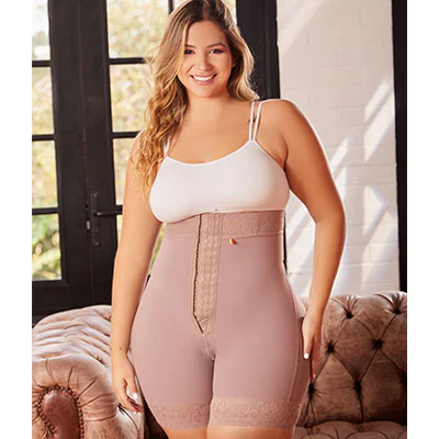 SHORT FAJA RELOJ DE ARENA COLOMBIANA CON LEVANTAMIENTO DE GLÚTEO Y 3 LÍNEAS DE BROCHES 011