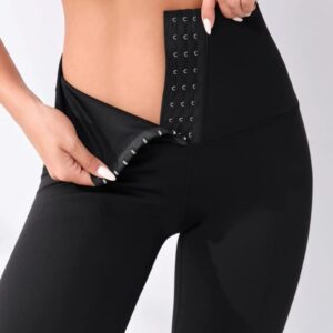 leggins latex con broches